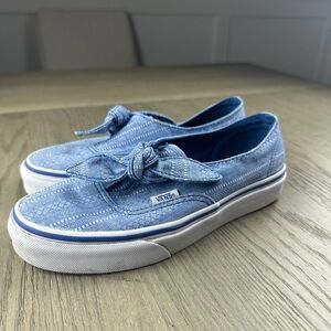 Vans Authentic Knotted shoes in a lace chambray material. Women’s size 5.5